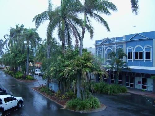 Mcguire'S Cbd Hotel Mackay Exterior photo